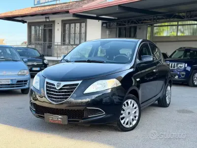 Begagnad Lancia Ypsilon Silver 69 HK (50 kW) 2014 Svart Halvkombi
