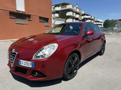 Usata Alfa Romeo Giulietta Exclusive 105 CV (77 kW) 2012 Rosso Utilitaria