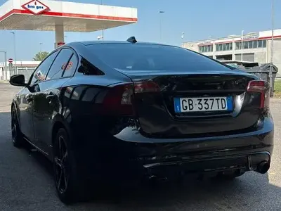 Usata Volvo S60 Kinetic 115 CV (84 kW) 2012 Nero Berlina