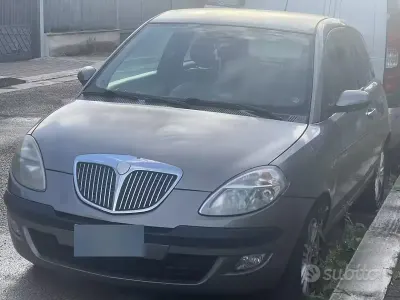 Usata Lancia Ypsilon 80 CV (58 kW) 2003 Grigio Utilitaria