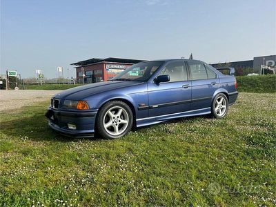 Usata BMW 318 140 CV (102 kW) 1994 Blu Berlina