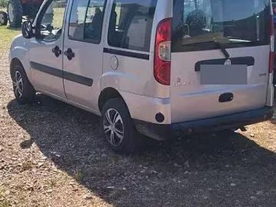 Begagnad Fiat Doblò 103 HK (75 kW) 2009 Grå Minibuss