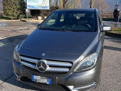 Mercedes B200