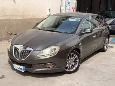 Begagnad Lancia Delta 166 HK (122 kW) 2009 Grå Halvkombi