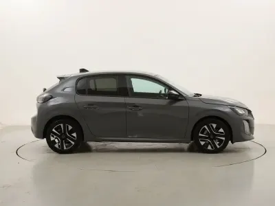 Usata Peugeot 208 Allure 101 CV (74 kW) 2025 Grigiogrigio Utilitaria