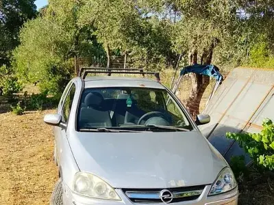 Usata Opel Corsa 69 CV (50 kW) 1998 Bluazzurro Utilitaria