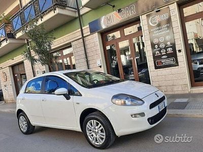 Usata Fiat Punto Lounge 78 CV (57 kW) 2014 Bianco pastello Utilitaria
