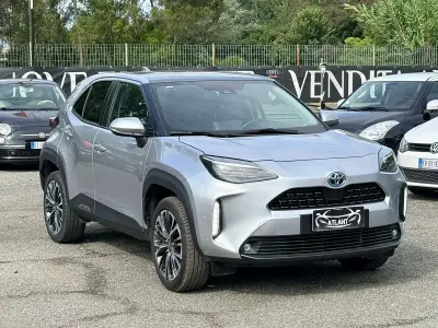 Usata Toyota Yaris Cross 92 CV (67 kW) 2022 Argento SUV