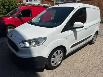 Usata Ford Transit Courier 75 CV (55 kW) 2016 Bianco Furgone