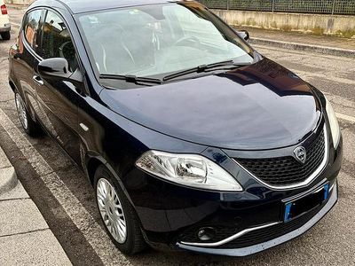 Usata Lancia Ypsilon 95 CV (69 kW) 2017 Blu Utilitaria
