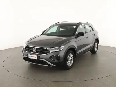Usata VW T-Roc Life 150 CV (110 kW) 2023 Grigio SUV