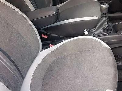 Usata Fiat Punto Easy 69 CV (50 kW) 2012 Rosso Berlina