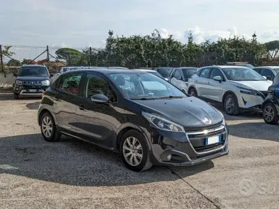 Usata Peugeot 208 83 CV (61 kW) 2019 Nero Utilitaria