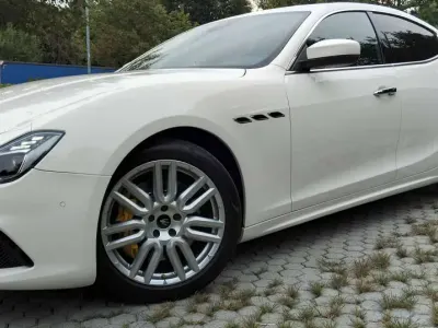 Begagnad Maserati Ghibli 275 HK (202 kW) 2017 Vit Sedan
