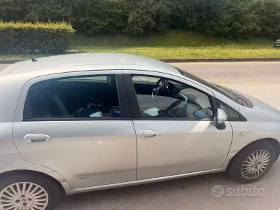 Usata Fiat Grande Punto 65 CV (47 kW) 2006 Grigio Utilitaria