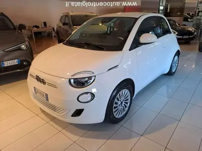 Usata Fiat 500e La Prima 86 kW (118 CV) 2023 Bianco Berlina