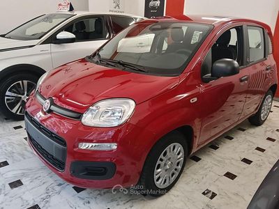 Nuova Fiat Panda Icon 65 CV (47 kW) 2026 Rosso Utilitaria