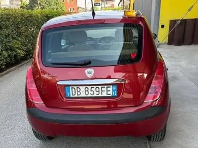 Usata Lancia Ypsilon 60 CV (44 kW) 2006 Rosso Utilitaria