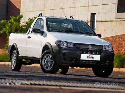Usata Fiat Strada 62 CV (45 kW) 2010 Grigio Pick-up