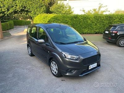 Grigio Usata 2021 Ford Tourneo Courier S Monovolume | 14.450 € (Buon prezzo)