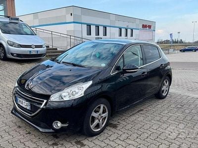 Usata Peugeot 208 95 CV (69 kW) 2015 Nero Utilitaria