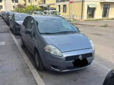 Usata Fiat Grande Punto S 69 CV (50 kW) 2012 Grigio Utilitaria