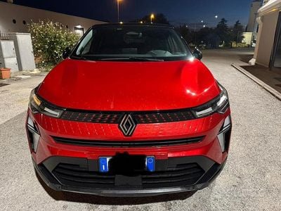 Usata Renault Captur 101 CV (74 kW) 2024 Rosso SUV