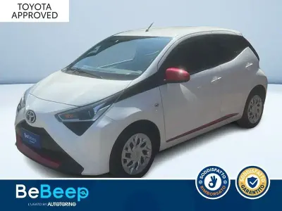 Usata Toyota Aygo X-play 72 CV (52 kW) 2019 Bianco pastello Utilitaria