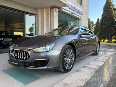 Usata Maserati Ghibli GT 330 CV (242 kW) 2022 Grigio Berlina