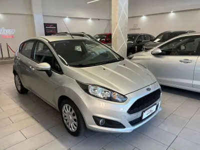 Usata Ford Fiesta 75 CV (55 kW) 2016 Argento metallizzato Utilitaria