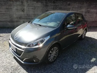 Usata Peugeot 208 Allure 82 CV (60 kW) 2017 Grigio Utilitaria
