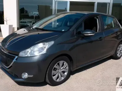 Usata Peugeot 208 Access 82 CV (60 kW) 2012 Grigio Utilitaria