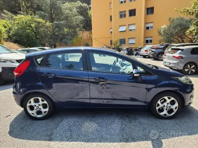 Usata Ford Fiesta 60 CV (44 kW) 2011 Bluazzurro Berlina