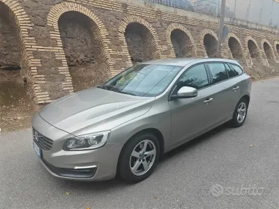 Usata Volvo V60 Momentum 115 CV (84 kW) 2015 Beige Station wagon