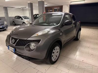Usata Nissan Juke Tekna 110 CV (80 kW) 2011 Grigio SUV