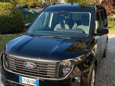 Usata Ford Tourneo Courier Titanium 125 CV (91 kW) 2025 Nero Monovolume