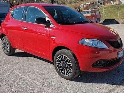 Usata Lancia Ypsilon 85 CV (62 kW) 2016 Rosso Utilitaria