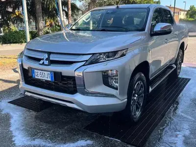 Usata Mitsubishi L200 Intense 150 CV (110 kW) 2021 Argento Pick-up