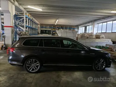 Usata VW Passat 190 CV (139 kW) 2018 Grigio Station wagon