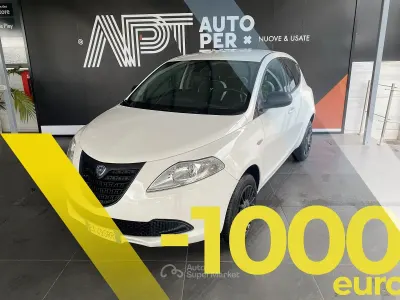 Begagnad Lancia Ypsilon 80 HK (58 kW) 2015 Vit Halvkombi
