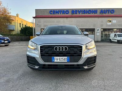 Usata Audi Q2 Business 125 CV (91 kW) 2017 Argento SUV