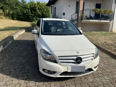Usata Mercedes B180 109 CV (80 kW) 2013 Bianco Utilitaria