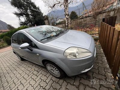 Usata Fiat Grande Punto Dynamic 75 CV (55 kW) 2006 Grigio Utilitaria