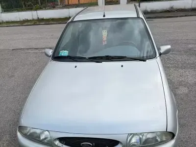 Usata Ford Fiesta 75 CV (55 kW) 1997 Grigio Utilitaria