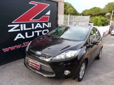 Usata Ford Fiesta 97 CV (71 kW) 2012 Nero Berlina