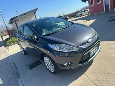 Usata Ford Fiesta 68 CV (50 kW) 2009 Grigio Berlina