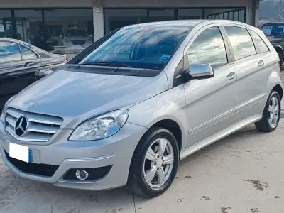 Käytetty Mercedes B180 115 HP (84 kW) 2009 Hopea Tila-auto