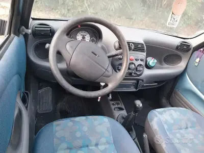 Usata Fiat 600 39 CV (28 kW) 1998 Bluazzurro Berlina