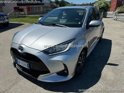 Usata Toyota Yaris Hybrid Trend 92 CV (67 kW) 2023 Argento Berlina
