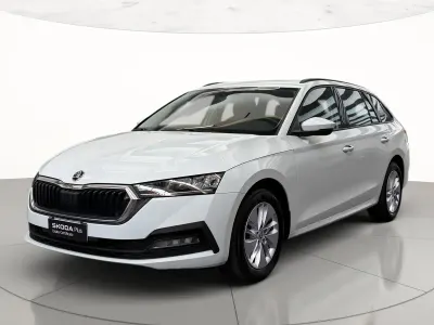 Usata Skoda Octavia Executive 150 CV (110 kW) 2023 Bianco luna metallizzato Station wagon